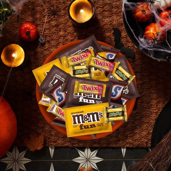 Snickers, Twix, M&M's & More Bulk Halloween Chocolate Candy Minis and Fun Size Variety Pack - 76.94oz